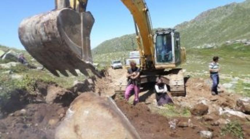 Samistal&rsquo;de İş Makineleri Kontak A&ccedil;tı