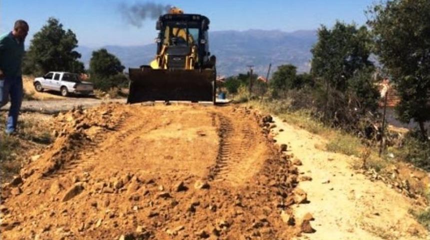 Alaşehir&rsquo;de Yol İyileştirme Ve Asfalt &Ccedil;alışmaları S&uuml;r&uuml;yor