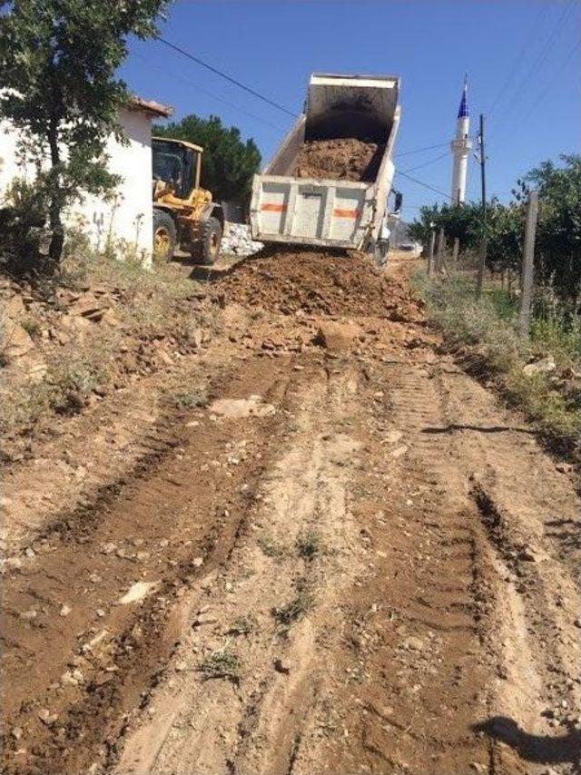 Alaşehir’de Yol İyileştirme Ve Asfalt Çalışmaları Sürüyor