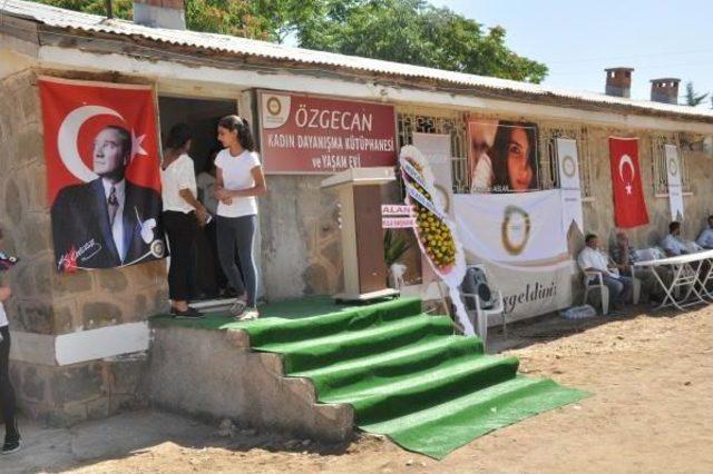 Elazığ'da Özgecan Adına Kütüphane Ve Yaşam Evi Açıldı