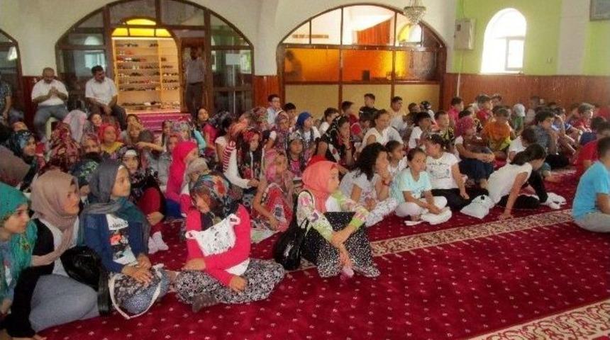 Hem Kur&rsquo;an-ı Kerim &Ouml;ğreniyorlar Hem De Trafik Kurallarını