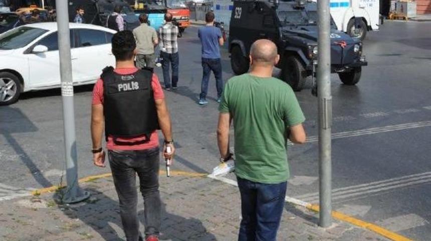 Okmeydanı'nda Polise Silahlı Saldırı,emniyet M&uuml;d&uuml;r&uuml; Yaralı Polisi Ziyaret Etti