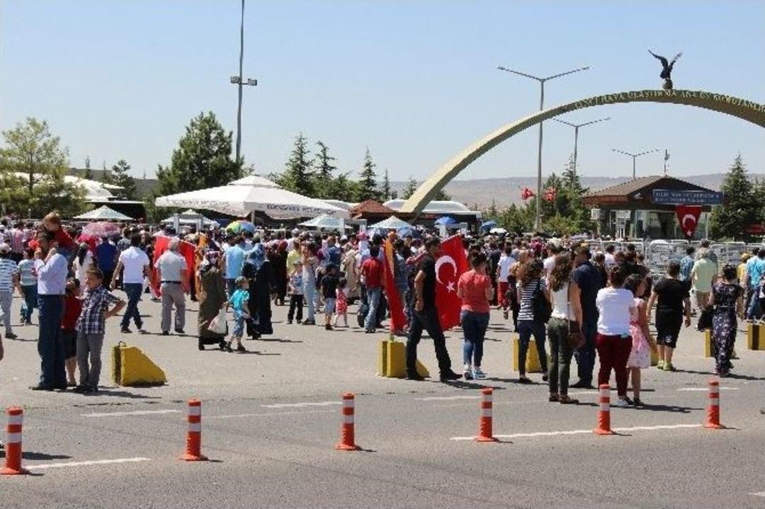 T&uuml;rk Yıldızlarından Nefes Kesen G&ouml;steri