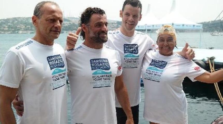 "okyanusların Şampiyonu" Adam Walker, T&uuml;rk Rekortmenlerle İstanbul Boğazı'nda Y&uuml;zd&uuml;