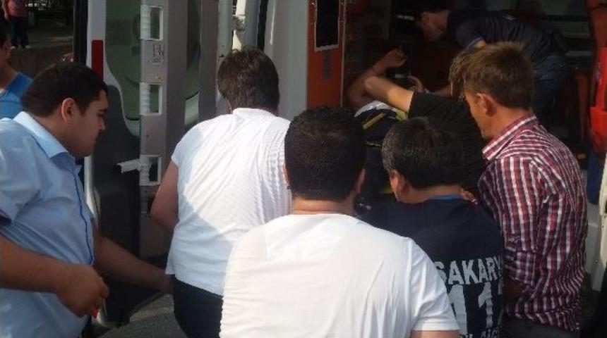 Belediye Otob&uuml;s&uuml; Yayaya &Ccedil;arptı: 1 Yaralı