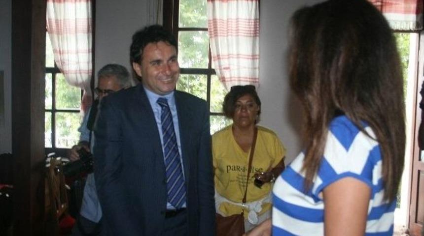 Ebru Yaşar T&uuml;rk Ocağını Ziyaret Etti