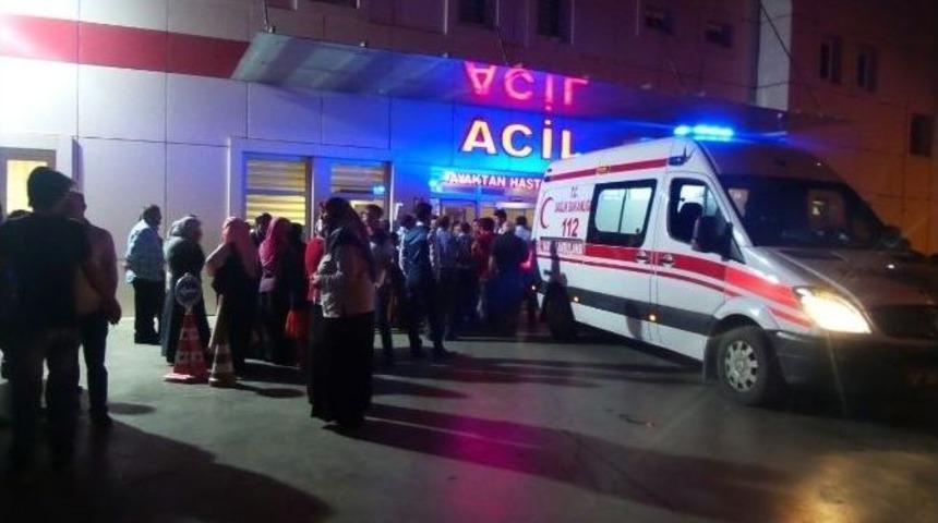 K&ouml;y Meydanındaki D&uuml;ğ&uuml;nde Pompalı T&uuml;fek Dehşeti: 10 Yaralı