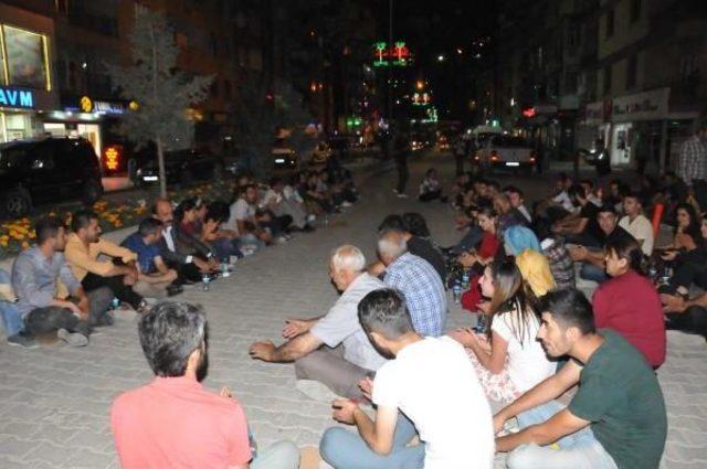 Pkk Kamplarının Bombalanması Hakkari'de Protesto Edildi