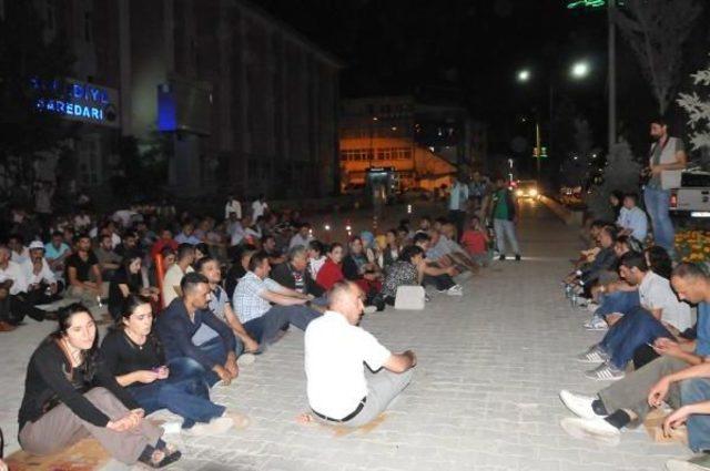 Pkk Kamplarının Bombalanması Hakkari'de Protesto Edildi