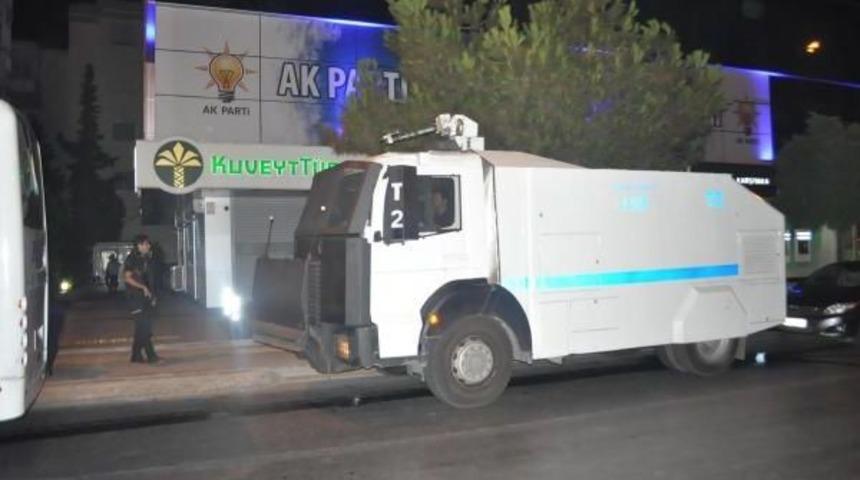 Ak Parti İl&ccedil;e Binasına Ses Bombası Atıldı