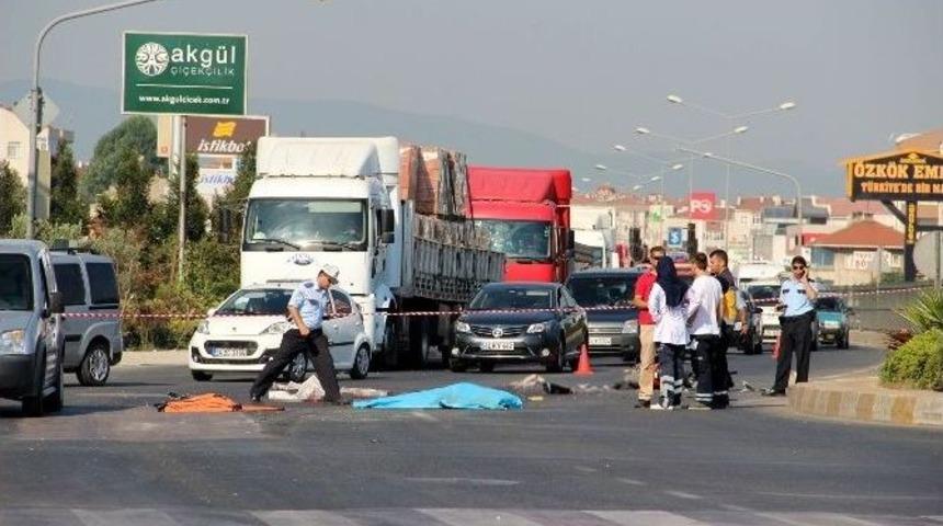 Tır&rsquo;ın &Ccedil;arptığı Motosikletli &Ouml;ld&uuml;