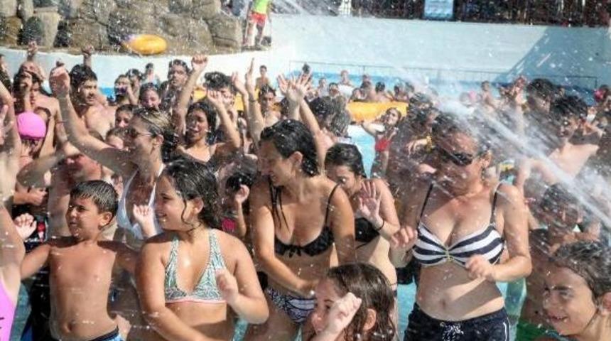 Havuzda Zumba Dansı