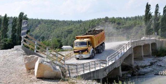 Yıkılma Tehlikesi Nedeniyle Kapatılan Köprü, Yeniden Açıldı