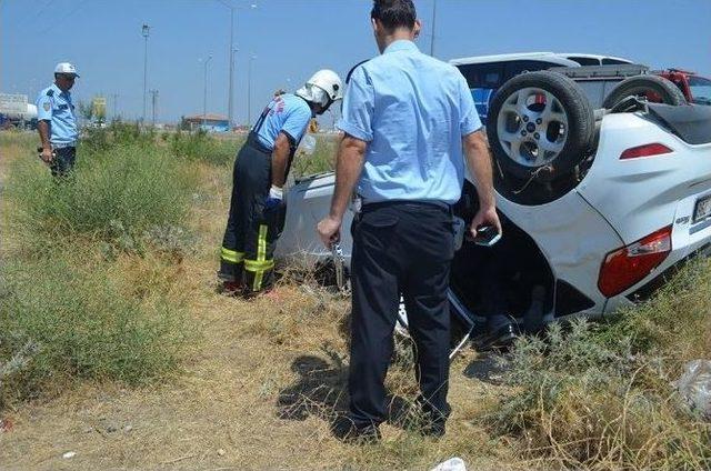Taklalar Atan Otomobilden 6 Kişi Sağ Çıktı
