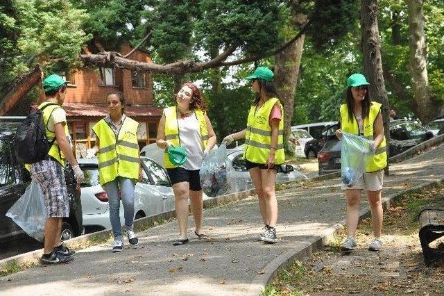 Almanya’ndan Giresun’a Gelip Çöp Topladılar