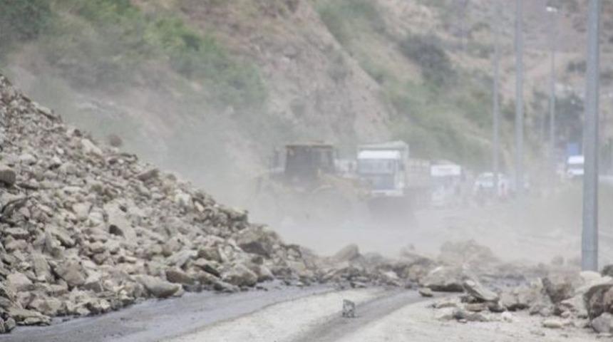Hakkari-van Karayolunda &Ccedil;alışma