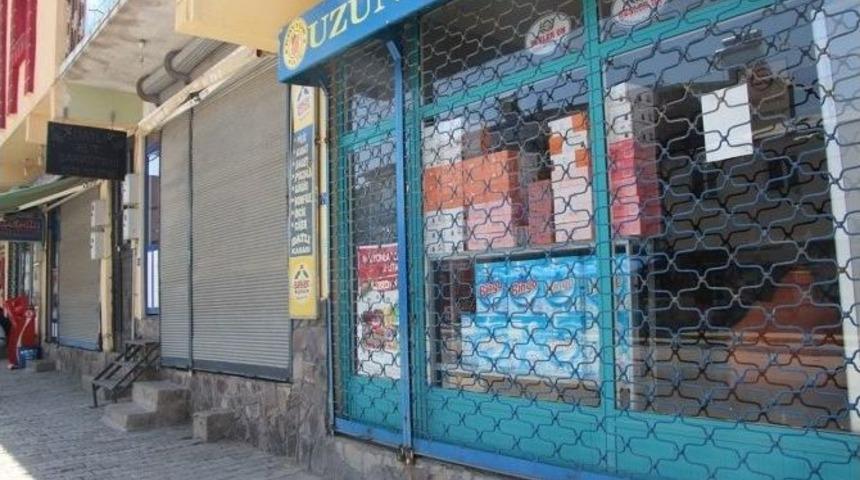 Karlıova&rsquo;da Esnaf Kepenk A&ccedil;madı