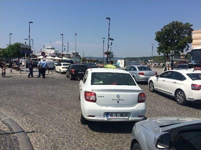 Çanakkale’de Feribot Kuyruğu