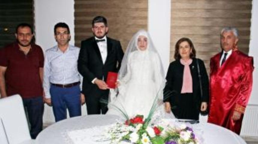 Başkan Ağaca, Bekarlığa Veda Etti