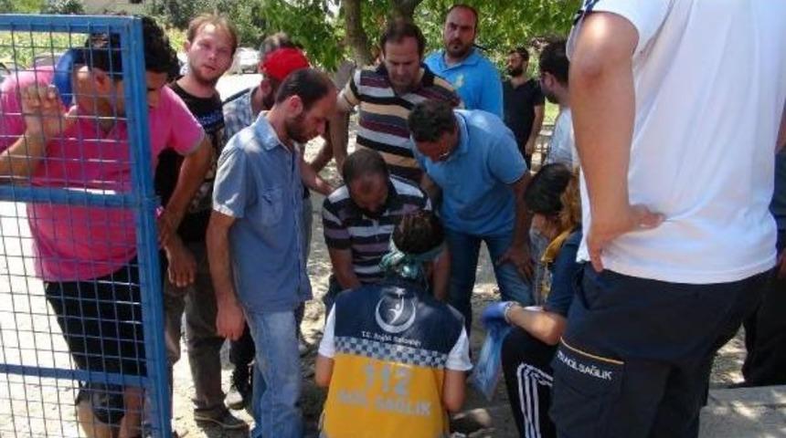 Kendilerini Fabrikaya Hapseden Iş&ccedil;ileri Polis Dışarı &Ccedil;ıkarttı