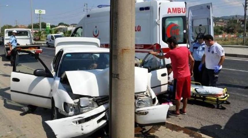 Turgutlu'da D&uuml;ğ&uuml;n D&ouml;n&uuml;ş&uuml; Kaza: 4 Yaralı