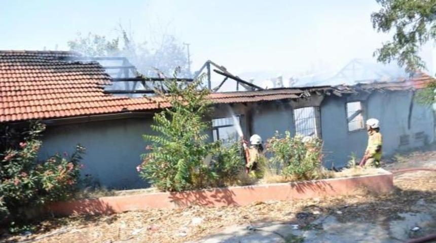 Boşaltılan Okulda Korkutan Yangın