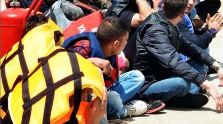 Tekneleri Bozulan 84 Suriyeli Ka&ccedil;ağı Sahil G&uuml;venlik Kurtardı