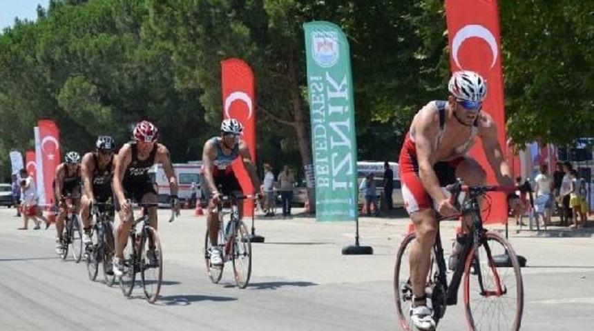 3'&uuml;nc&uuml; İznik Triatlonu Tamamlandı