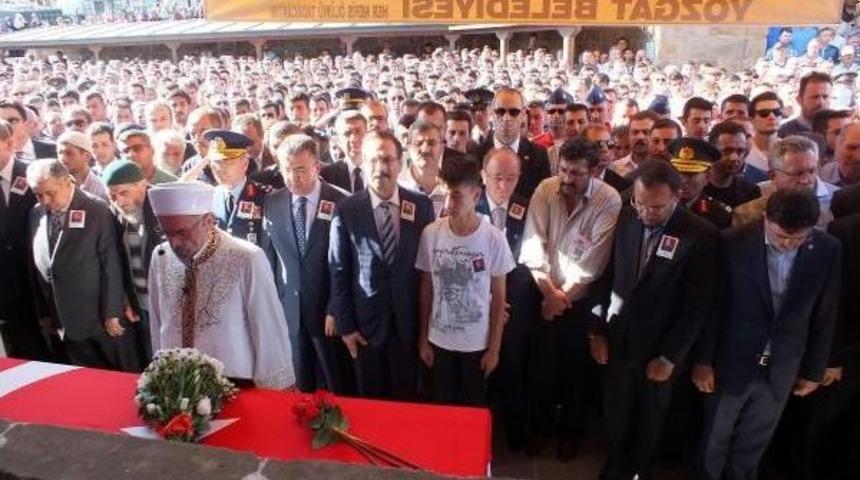 Şehit Uzman &Ccedil;avuş Mehmet Ko&ccedil;ak'ın Baba Ocağında H&uuml;z&uuml;n (3)