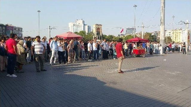 Taksim’de Şüpheli Çanta Paniği