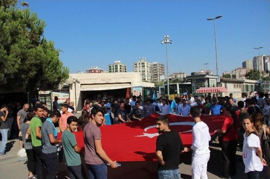 Thp&rsquo;li Gen&ccedil;ler, Pkk Ve Işid&rsquo;in Yaptığı Saldırıları Protesto Etti