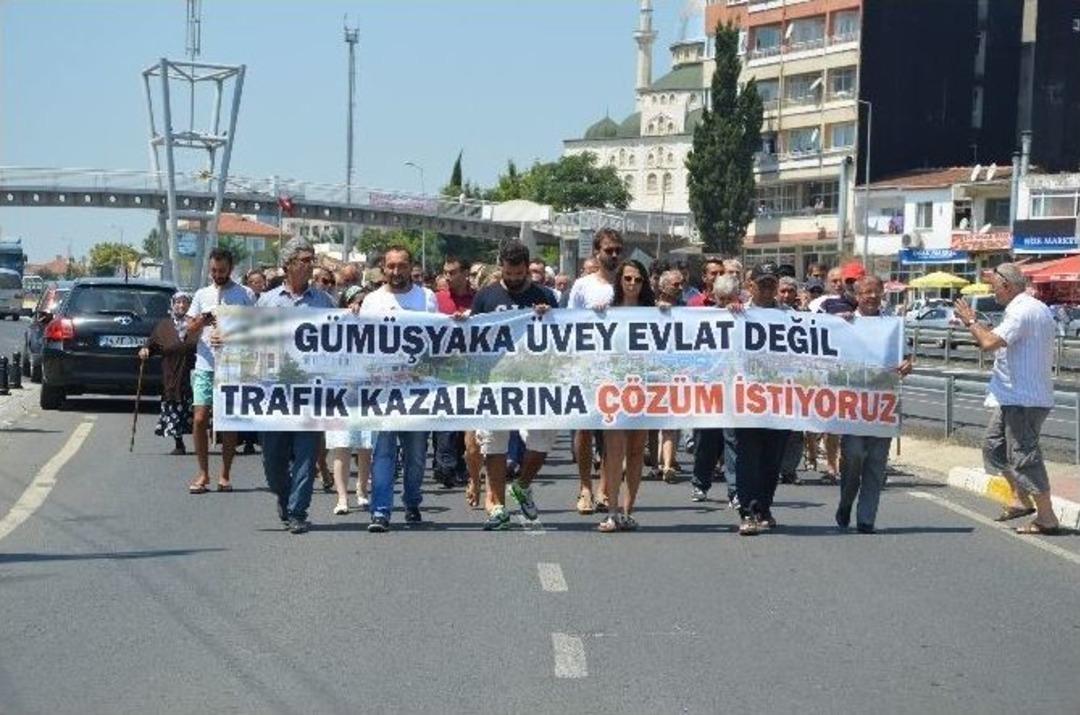 G&uuml;m&uuml;şyaka Sakinleri, Trafik Kazalarını Protesto İ&ccedil;in Y&uuml;r&uuml;d&uuml;