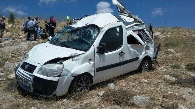 Sivas’ta Otomobil Takla Attı: 2 Yaralı