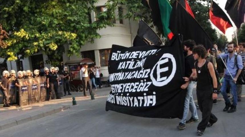 Eskişehir'de Y&uuml;r&uuml;y&uuml;ş Yapan Anarşi İnisiyatifi Grubuna Polis M&uuml;dahalesi: 16 G&ouml;zaltı