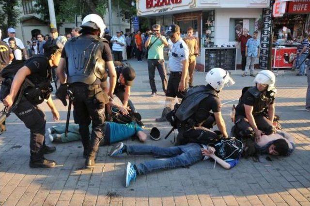 Eskişehir'de Yürüyüş Yapan Anarşi İnisiyatifi Grubuna Polis Müdahalesi: 16 Gözaltı