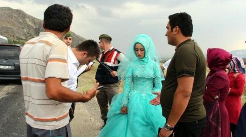 Biri Nişana Giden, Diğeri D&uuml;ğ&uuml;n Konvoyundaki Iki Ara&ccedil; &Ccedil;arpıştı