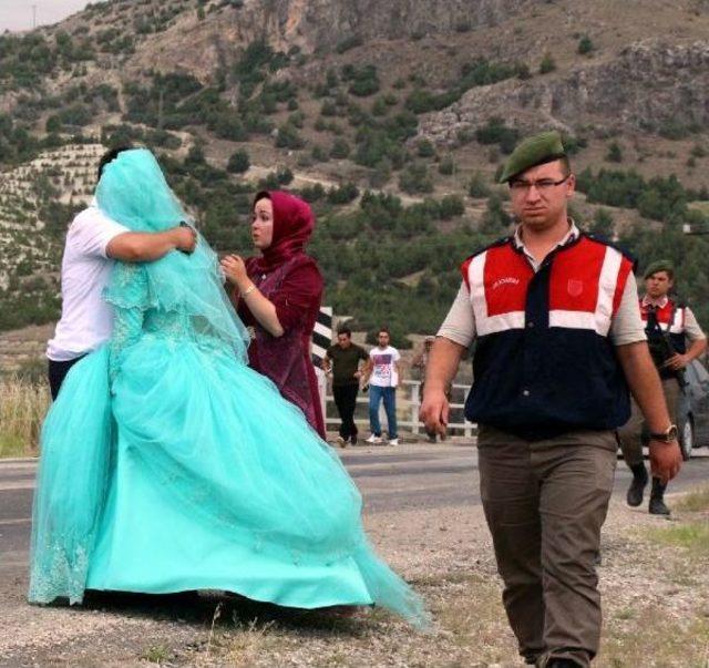 Biri Nişana Giden, Diğeri Düğün Konvoyundaki Iki Araç Çarpıştı