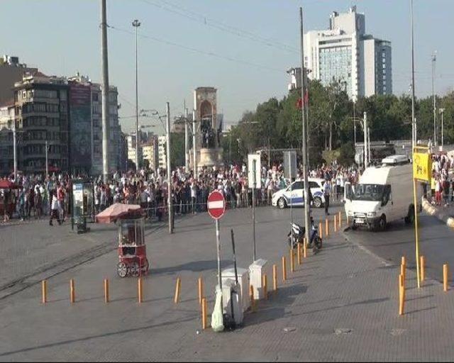 Taksim Meydanı'nda Şüpheli Paket Alarmı