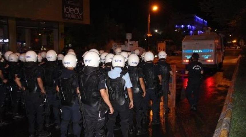 Batman'da Polis Izinsi Y&uuml;r&uuml;y&uuml;şe Tazyikli Su Ve Gaz Bombasıyla M&uuml;dahale Etti
