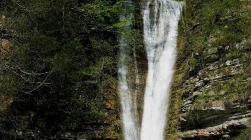 Erfelek Tatlıca Şelaleleri'ne Ziyaret&ccedil;i Yoğunluğu