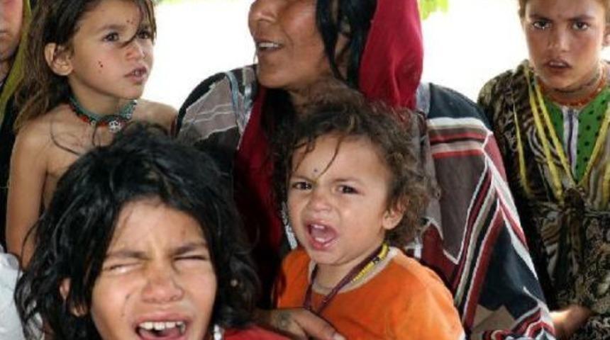 Suriyeli T&uuml;rkmen Aile, Kazada Hurdaya D&ouml;nen Otomobilden Sağ &Ccedil;ıktı