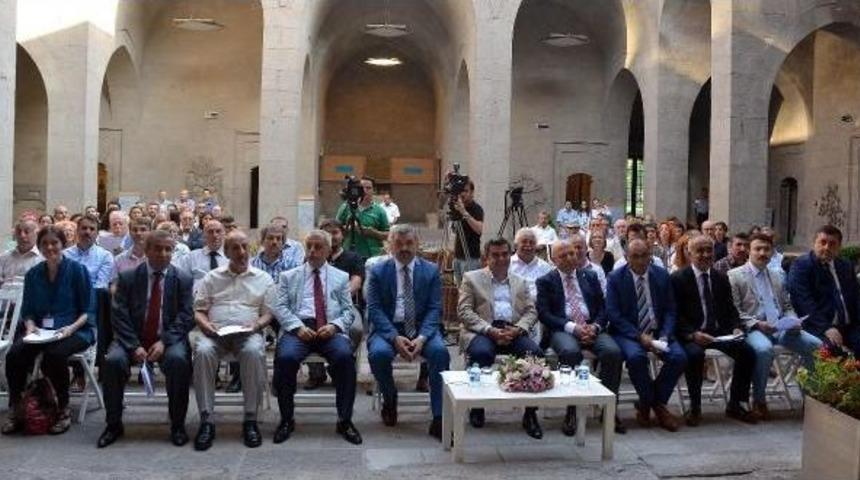 Melik Ayaz: Tarihi Alanlarda Kazıdan Ziyade, Koruma &Ccedil;alışmalarını Esas Aldık