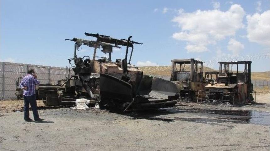 Erzurum&rsquo;da Şantiyeyi Basan Ter&ouml;ristler 8 İş Makinasını Yaktı