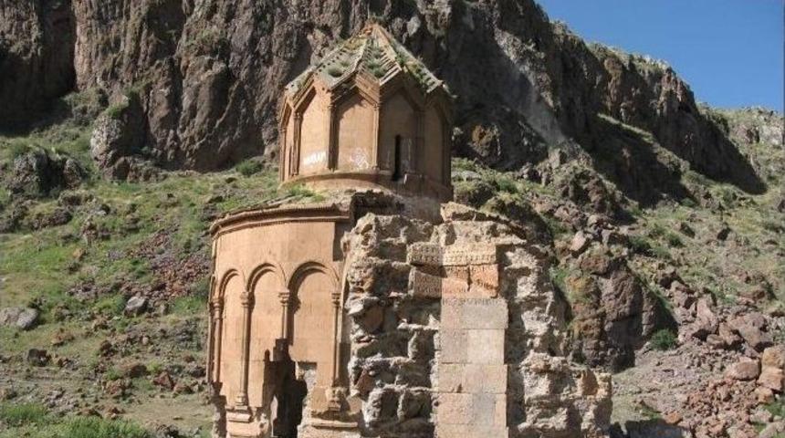 Digor&rsquo;daki Tarihi Beş Kiliseler Yıkılıyor