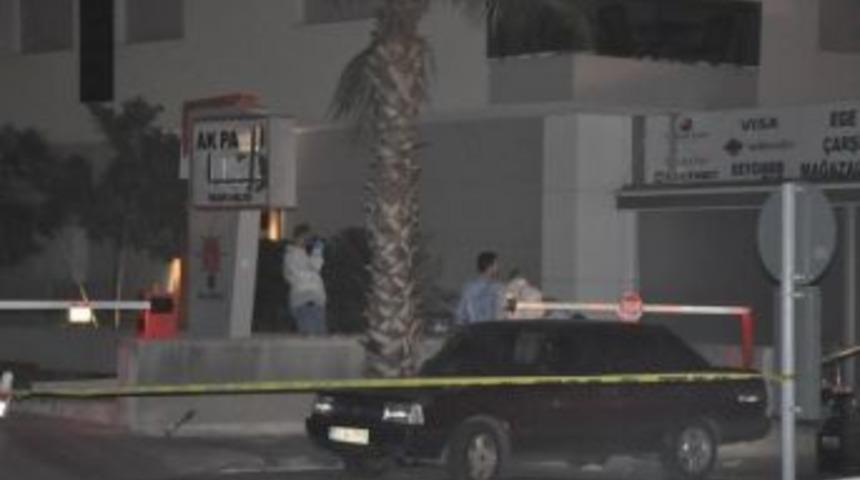 İzmir'de Ak Parti'ye Bombayı Koyan &Ccedil;arşaflı Kadın Aranıyor