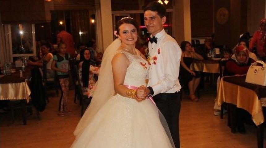 Sağır Ve Dilsiz &Ccedil;ift D&uuml;nya Evine Girdi