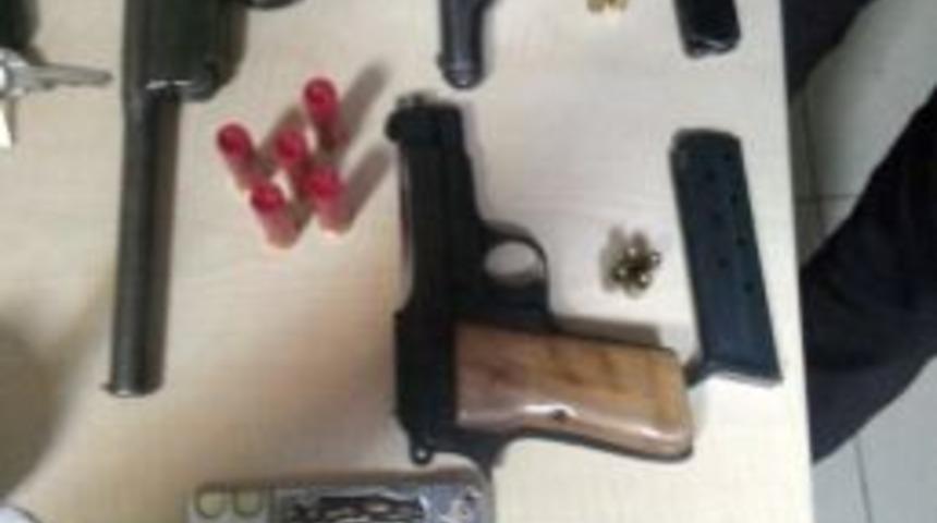 D&uuml;zce&rsquo;de Adam Ka&ccedil;ıran Kişiler Ka&ccedil;ırdıkları Kişi Ve Silahlarıyla Birlikte Yakalandı