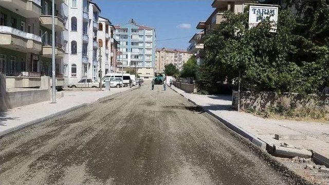 Şahinali Mahallesinde Asfaltlama Çalışması