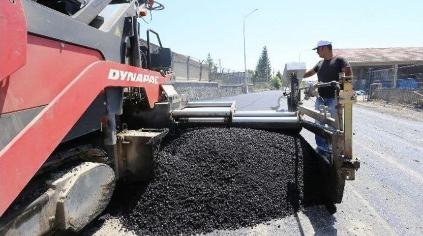 Asfalt &Ccedil;alışmaları G&uuml;labibey Mahallesinde Devam Ediyor