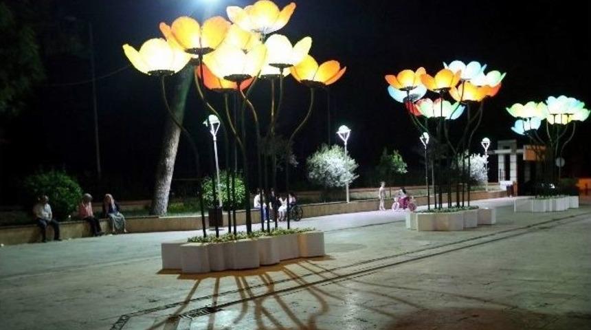 K&uuml;lt&uuml;r Sanat Sokağı Rengarenk Ve Işıl Işıl